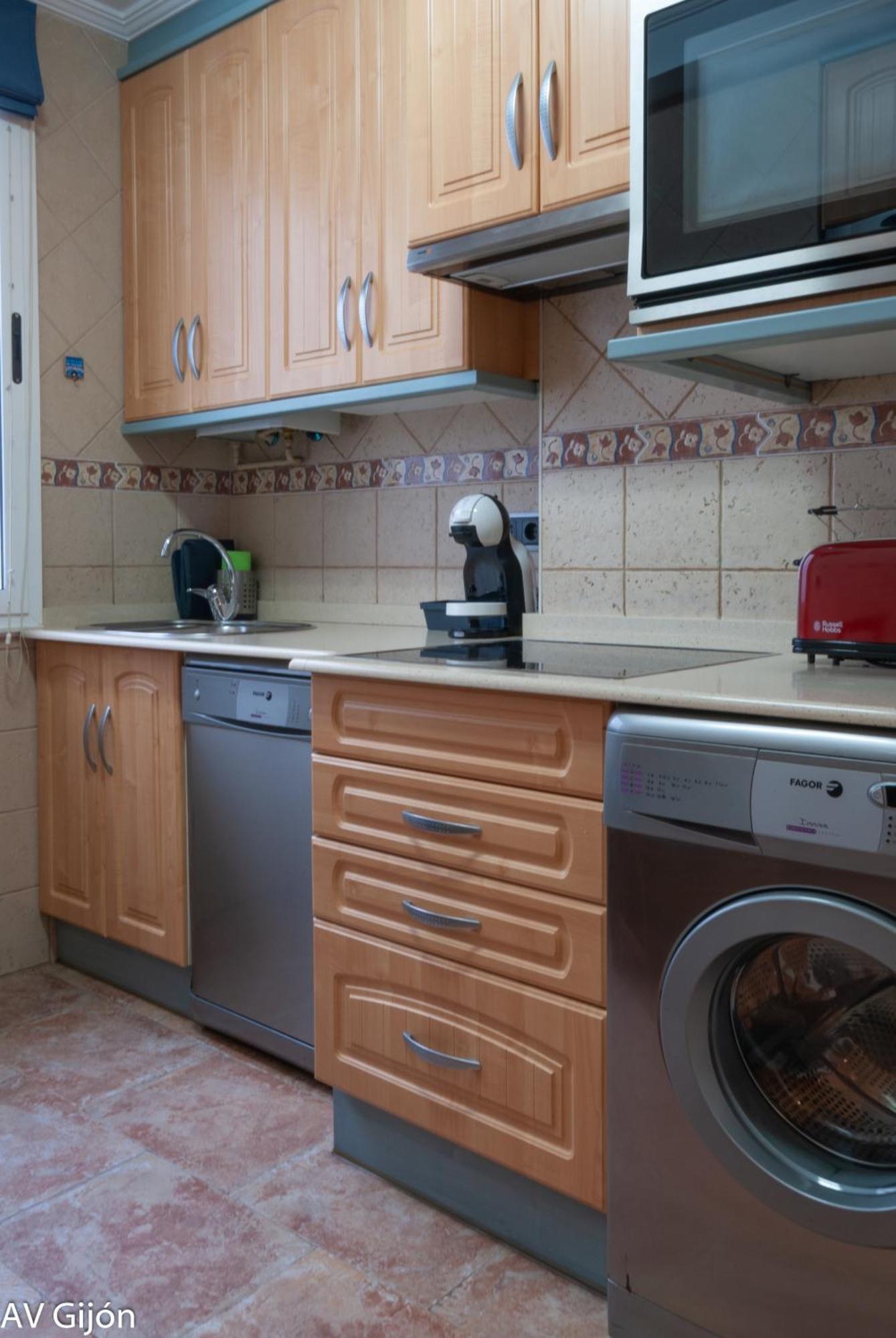 Av Premio Real 16 Apartment Gijon Luaran gambar