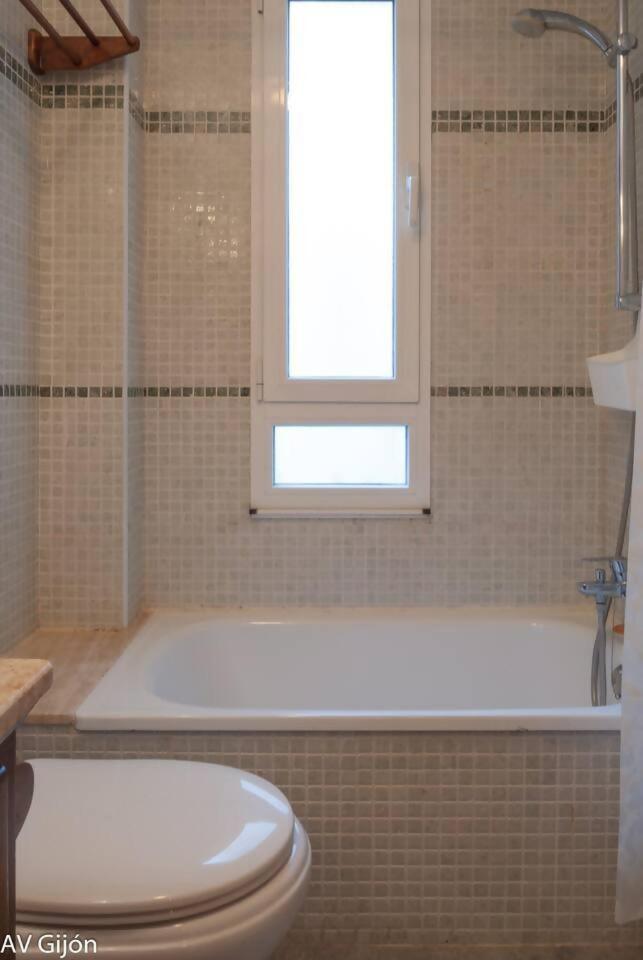 Av Premio Real 16 Apartment Gijon Luaran gambar