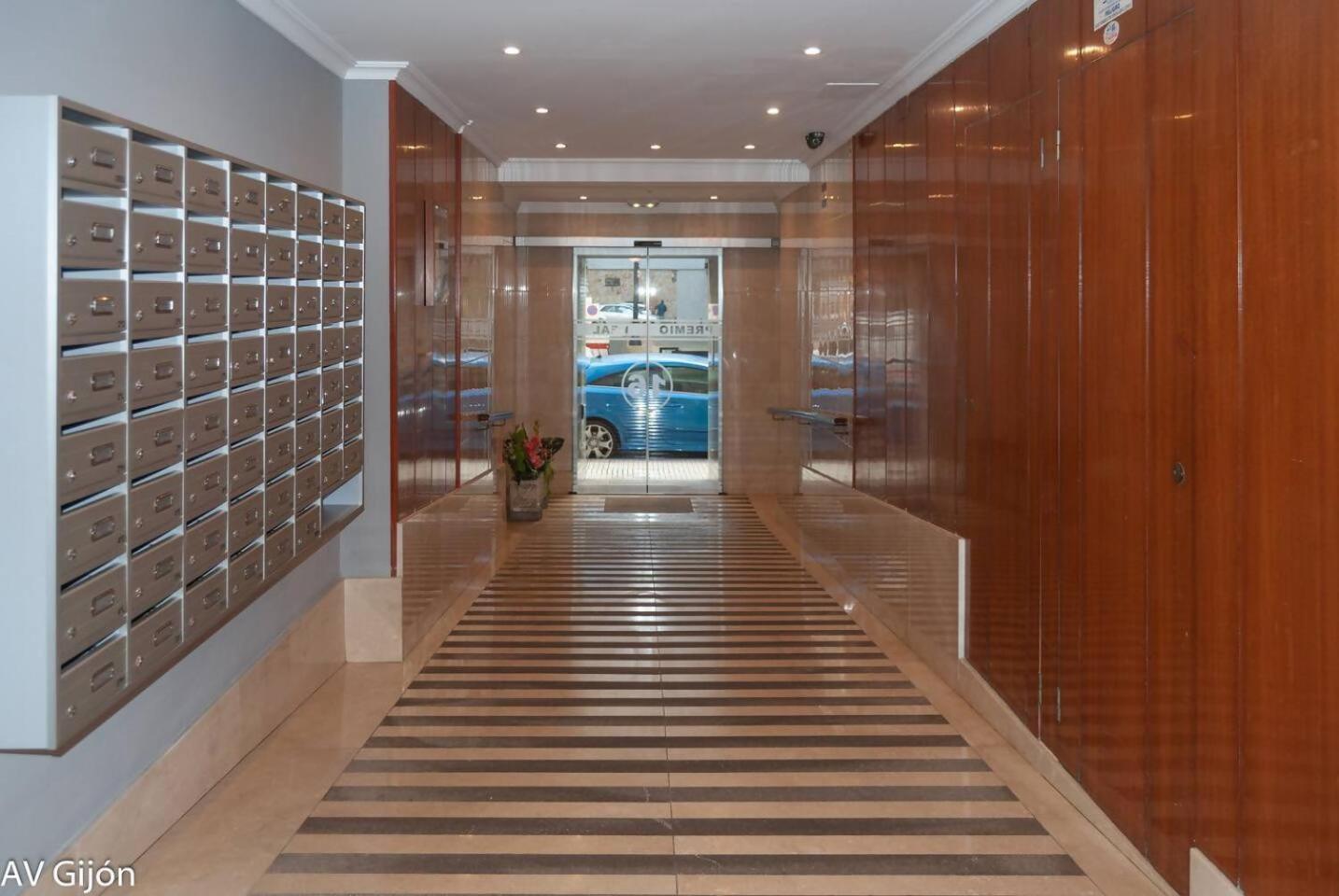 Av Premio Real 16 Apartment Gijon Luaran gambar