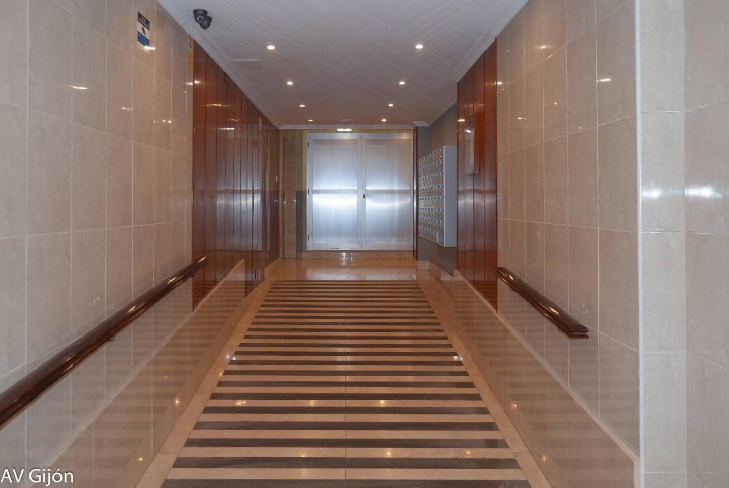 Av Premio Real 16 Apartment Gijon Luaran gambar