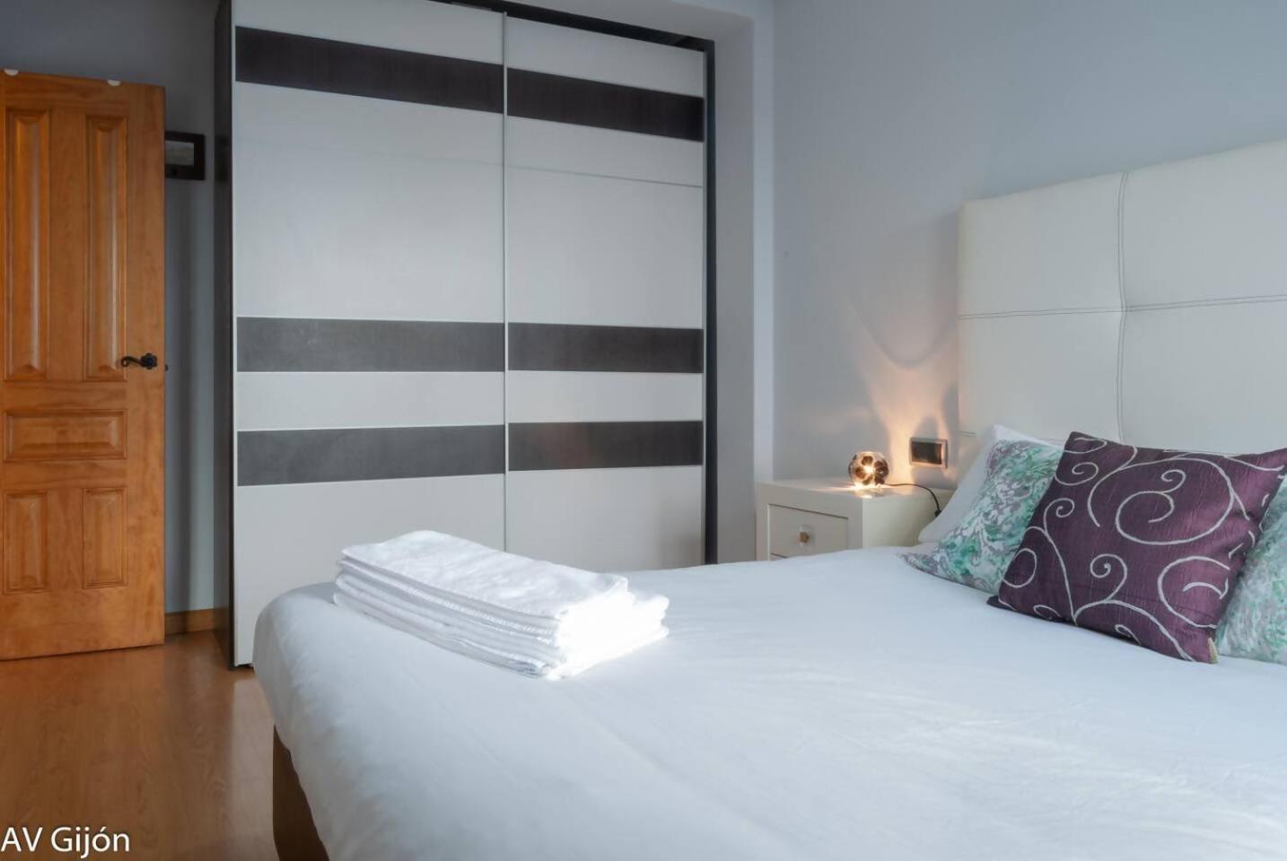 Av Premio Real 16 Apartment Gijon Luaran gambar
