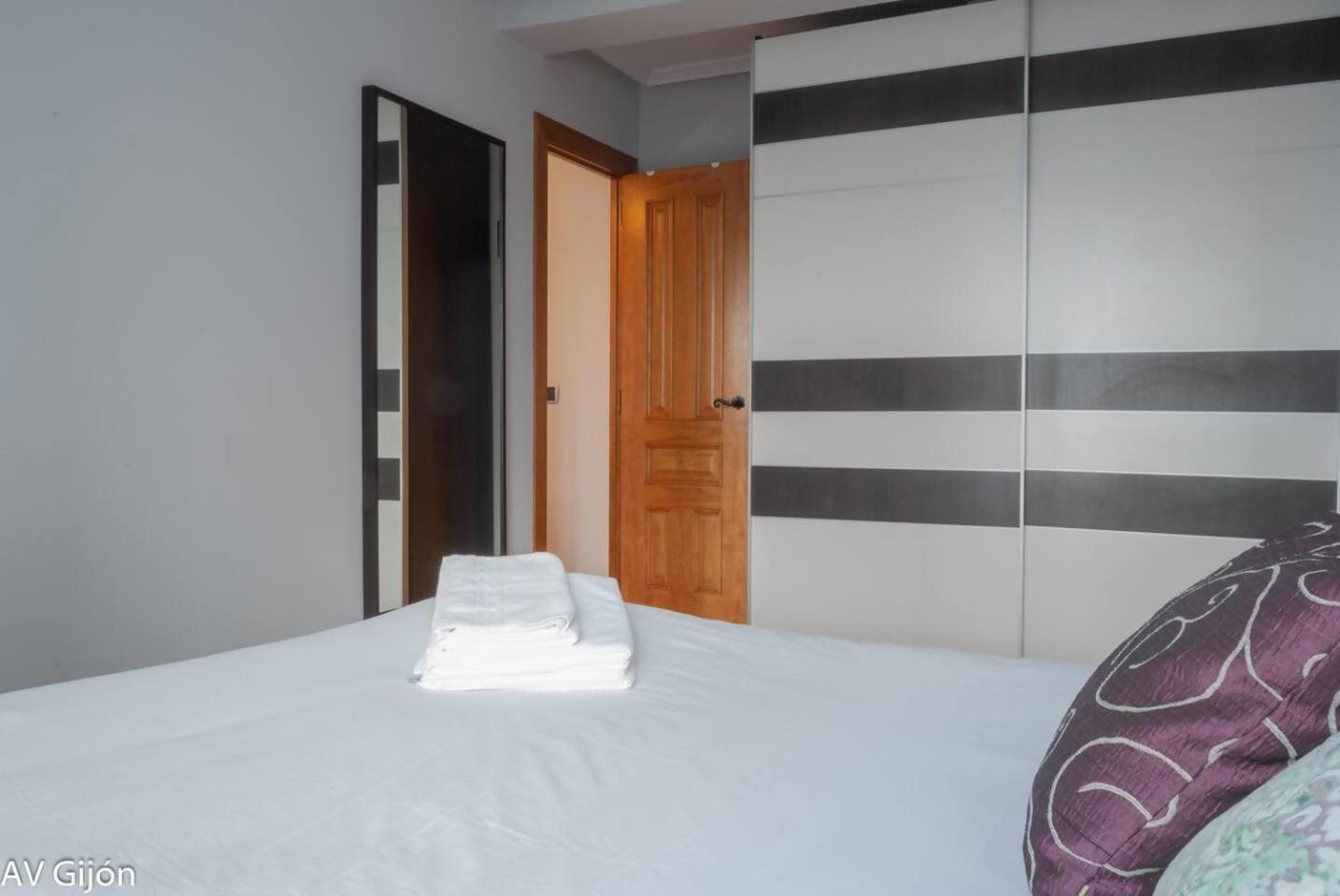 Av Premio Real 16 Apartment Gijon Luaran gambar